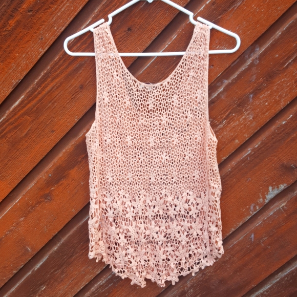 Cozy Casual Crochet top with Flowers - Picture 3 of 5